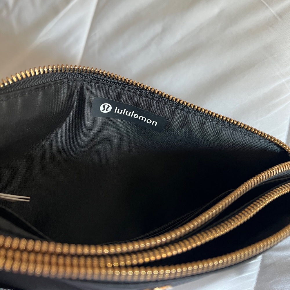 NWOT Lululemon Curved Wristlet in Black with Gold Hardware - Picture 9 of 11